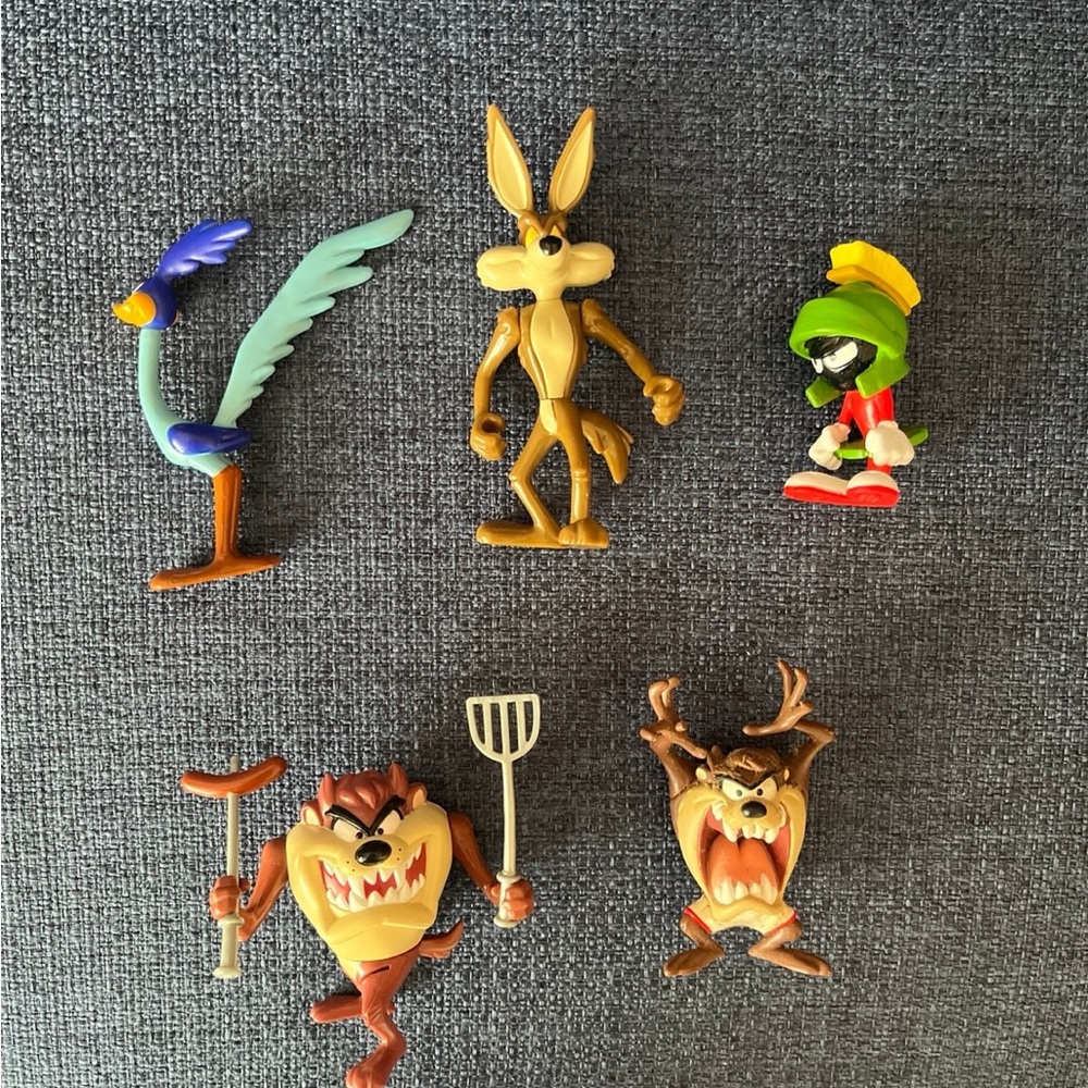 Vintage 1993 & 1996 Looney Tunes Figures